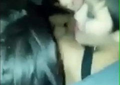 Photograph de Litzy besando a otra mujer en Automovil