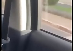 Motorista Uber macho ataca trans dotada durante viagem